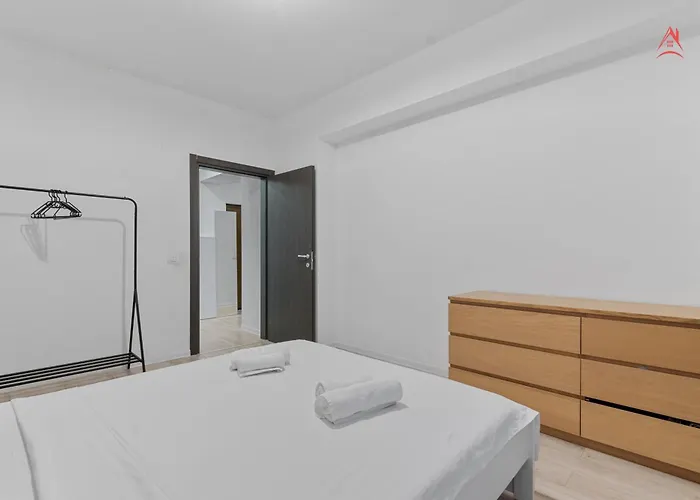 Relax New Uverturii 布加勒斯特